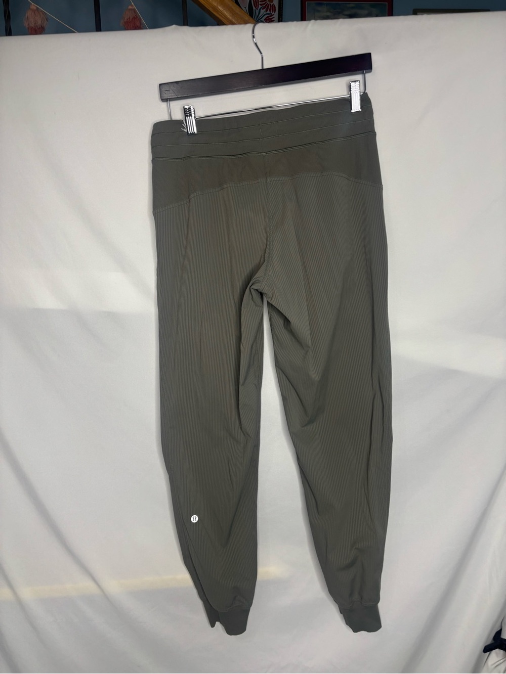 Lululemon Dance Studio Joggers in Sage green - Picture 9 of 11